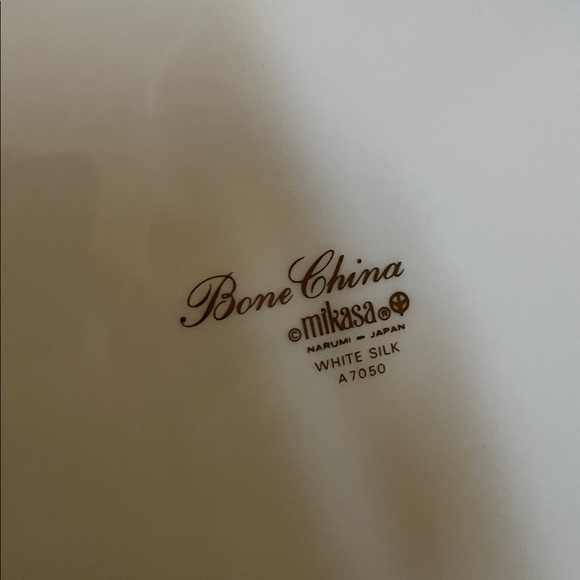 Mikasa Bone China White Silk 2 Quart Oval Covered Casserole Nirumi Japan A7050 - Picture 4 of 5